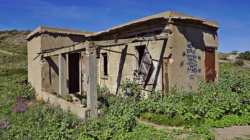 30b Verfallenes Gebäude am Cap Béar