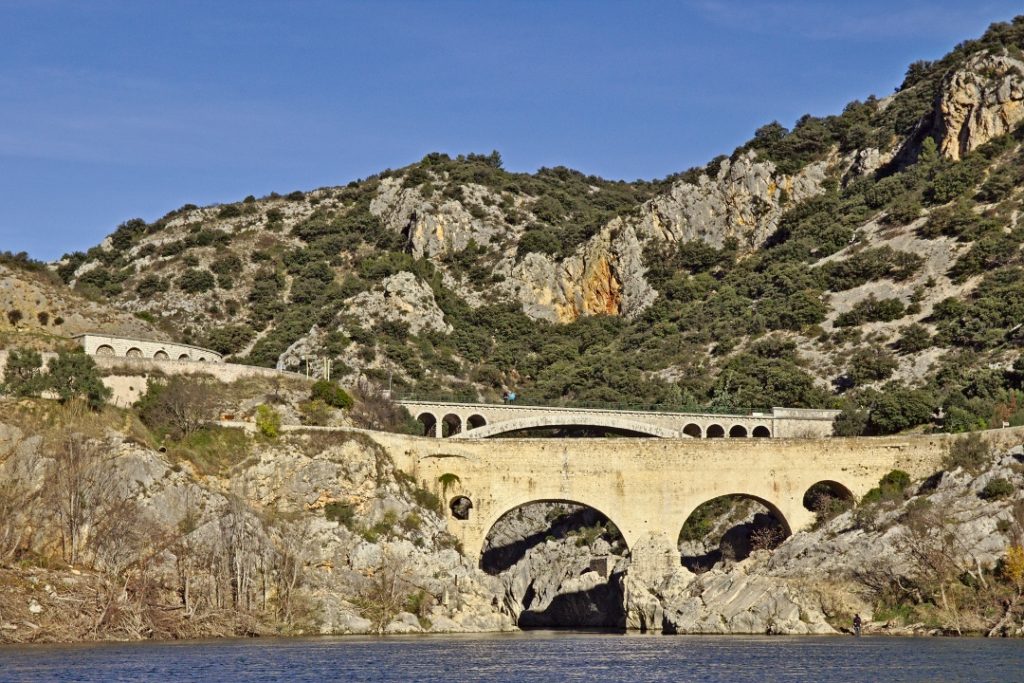 27 Die Pont du Diable (Brücke des Teufels) am Ende des Gorges de l'Hérault