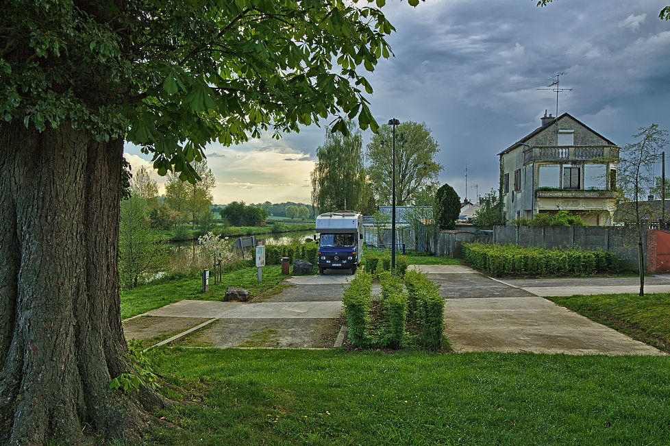 Featured image for “Wohnmobil­stellplatz Landrecies direkt am Ufer der Sambre”
